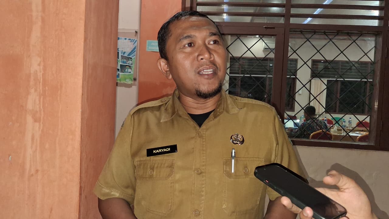 Waka Hubinmas SMKN 1 Gunung Putri, Karyadi saat dimintai keterangan oleh Radar Bogor, Senin 3 November 2025.