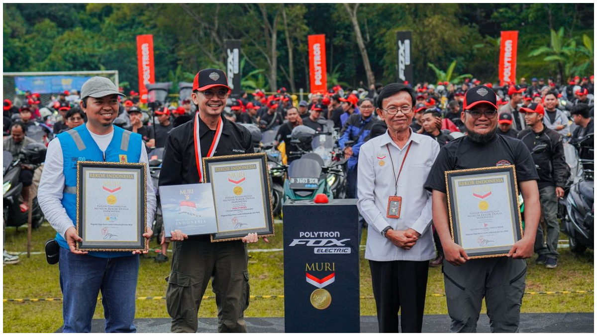 Polytron Electric Vehicle Riders (PEVR) resmi menerima penghargaan dari MURI atas rekor Pengisian Daya Sepeda Motor Listrik Terbanyak dari Satu Merek.