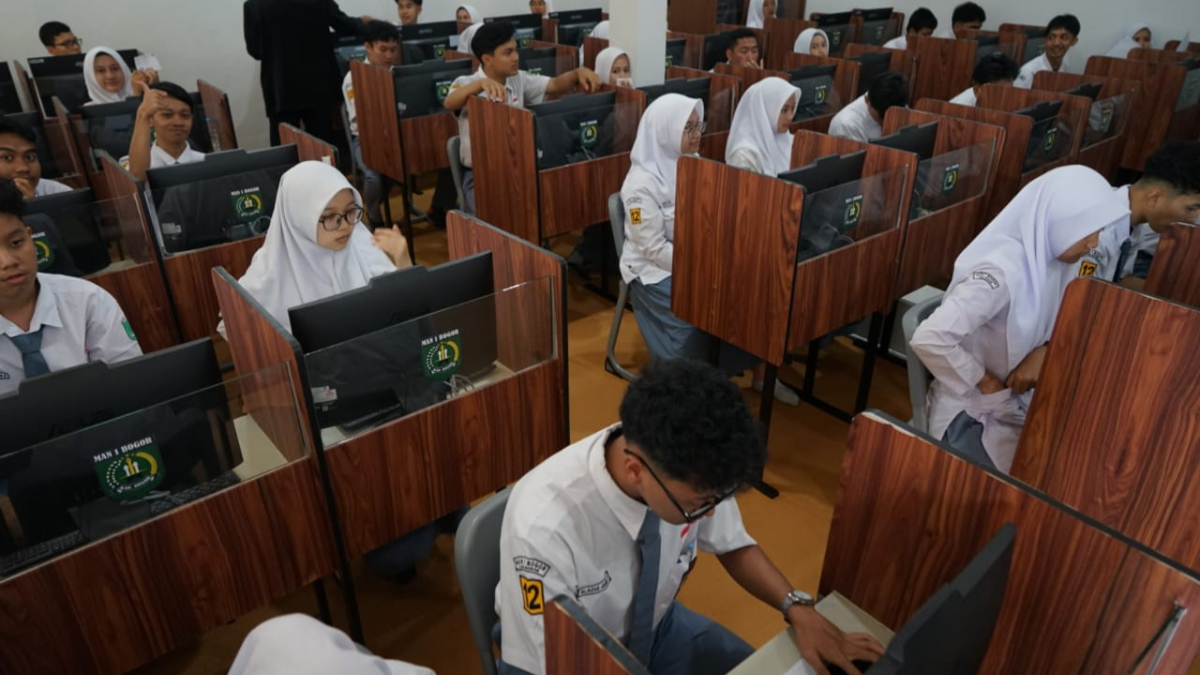 Suasana Tes Kemampuan Akademik (TKA) di MAN 1 Kabupaten Bogor&nbsp;di Cibinong, Rabu 5 November 2025.