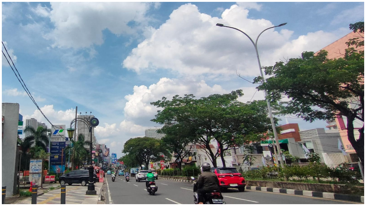 Suasana lalu lintas di kawasan Margonda, Kota Depok