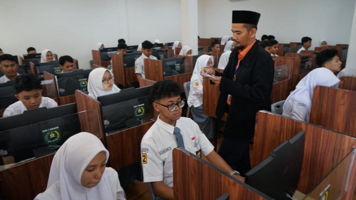 Suasana Tes Kemampuan Akademik (TKA) di MAN 1 Kabupaten Bogor&nbsp;di Cibinong, Rabu 5 November 2025.