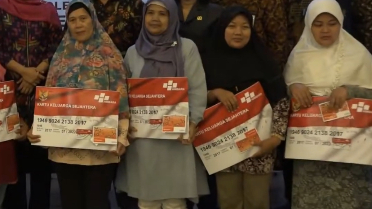 Ilustrasi Para Penerima bansos beras minyak goreng.