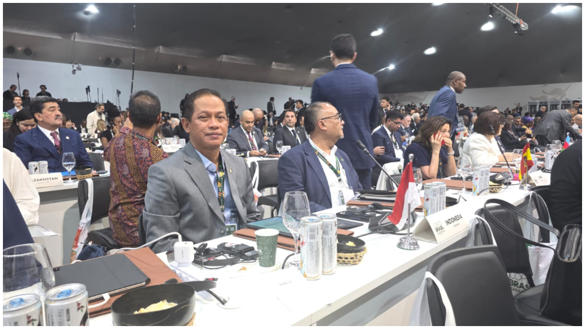 Menteri LH Hanif Faisol saat menghadiri konferensi di Brazil.
