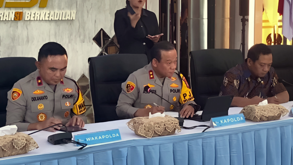 Kapolda Metro Jaya, Irjen Pol Asep Edi Suheri memberikan keterangan kepada wartawan, Jumat (7/11/2025).
