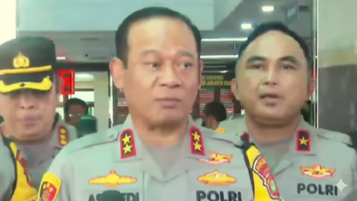 Kapolda Metro Jaya, Irjen Pol Asep Edi Suheri memberikan keterangan kepada wartawan terkait peristiwa di SMAN 72.