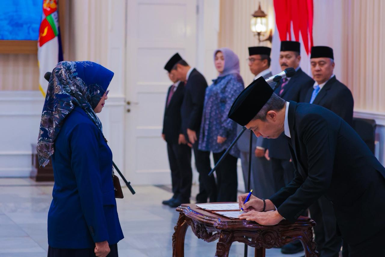 Sebanyak 22 kepala SDN resmi dilantik di Paseban Sri Bima, Balai Kota Bogor, Jumat 7 November 2025.