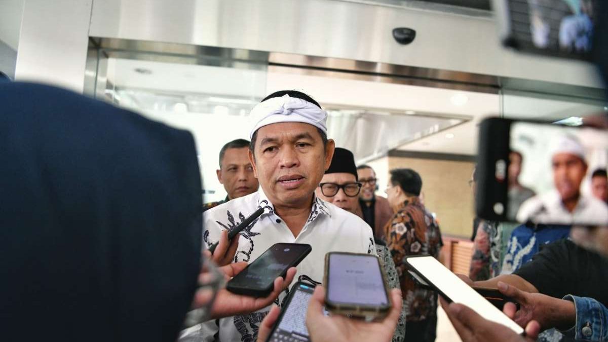 Gubernur Jawa Barat Dedi Mulyadi saat ditemui wartawan di Gedung Sate Bandung pada Kamis, (6/11/2025)