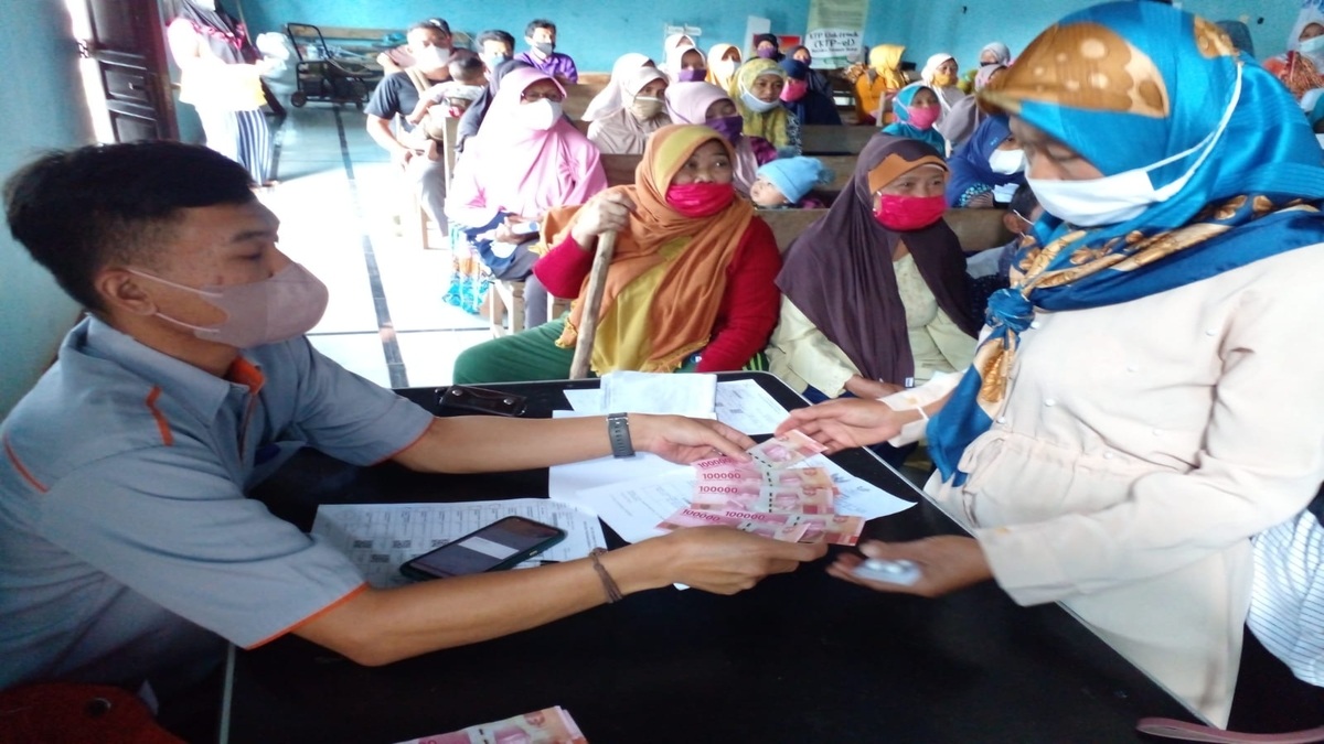 Penyaluran BLT Kesra Rp900 ribu melalui Pos