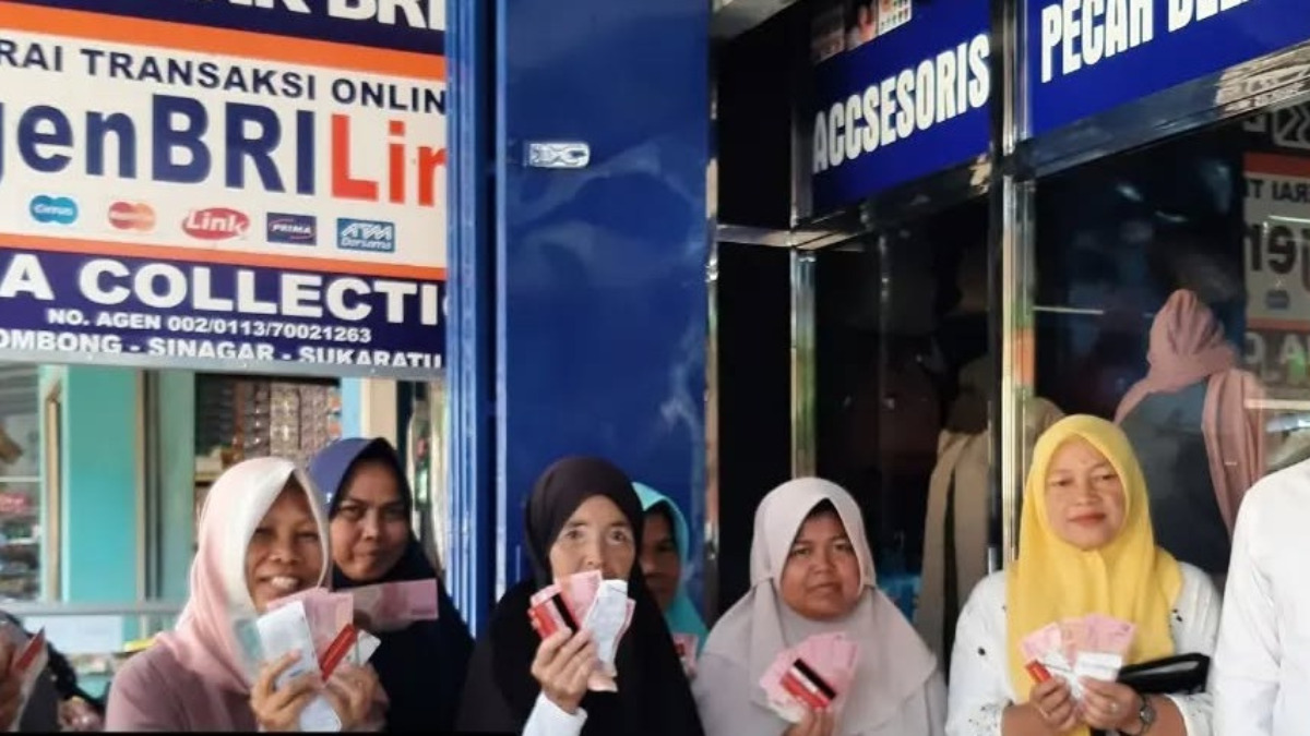 KPM sedang mencairkan dana bansos.
