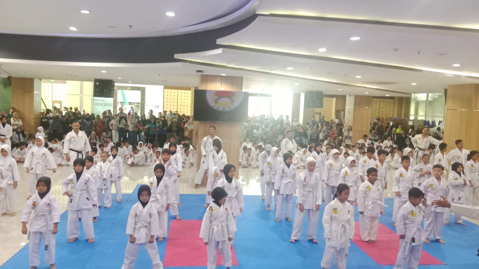 Pelaksaan ujian kenaikan tingkat (UKT) INKAI Kota Bogor di Gedung Pakuan Siliwangi (GPS) Unpak, Minggu 9 November 2025.