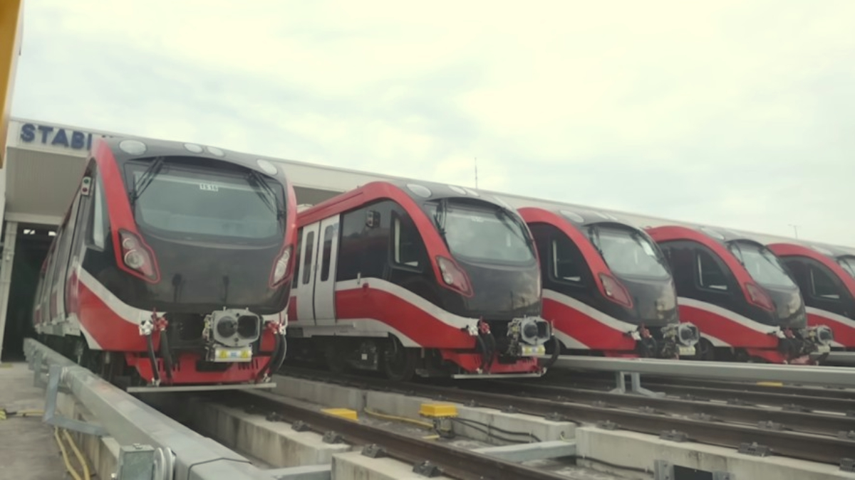 MRT Jakarta hingga LRT Jakarta gratis untuk&nbsp;warga dengan penghasilan maksimal Rp6,2 juta per bulan.