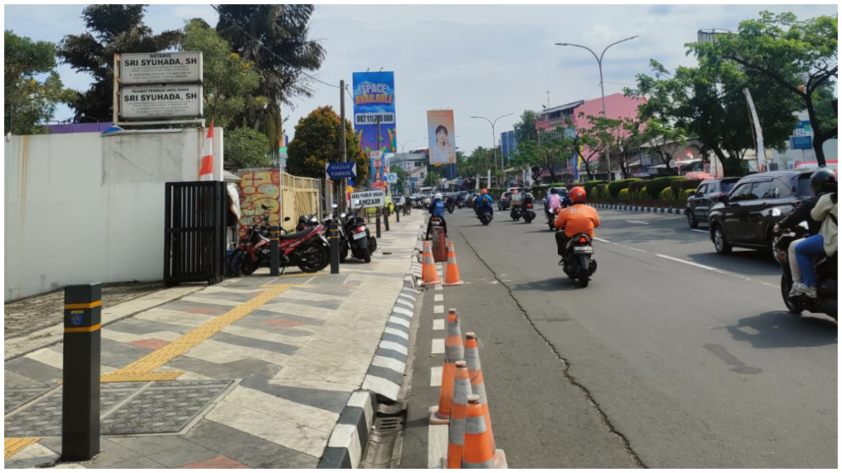 Parkir liar di Jalan Margonda Kota Depok