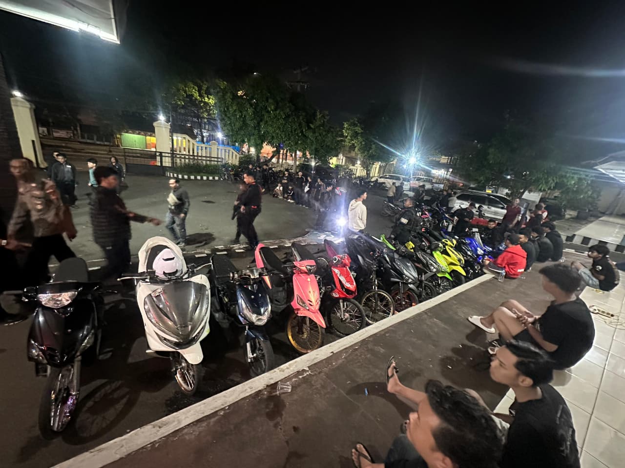 Sebanyak 26 unit motor diamankan Polsek Cileungi, Polres Bogor, dalam razia balap liar di Jalan Raya Transyogi.