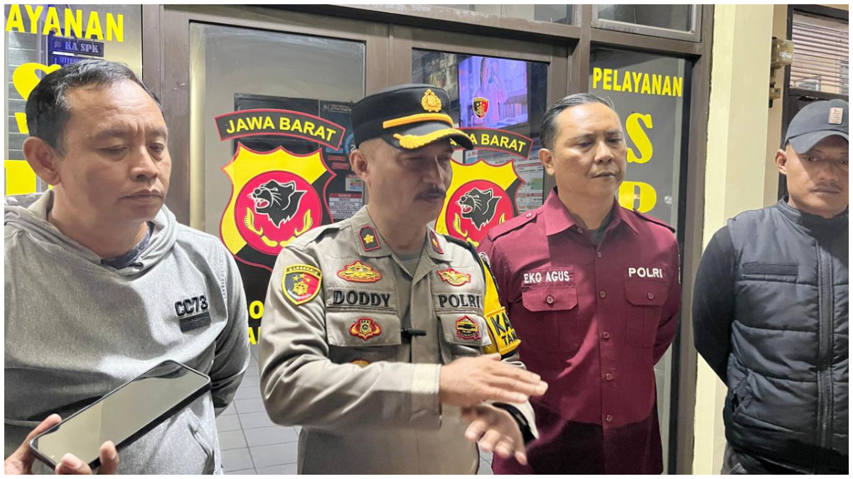 Aparat kepolisian saat melaksanakan pres rilis di Polsek Tanah Sareal Kota Bogor.