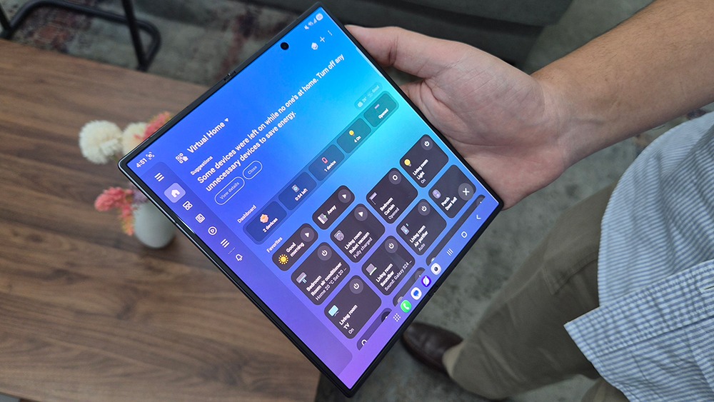Aplikasi Samsung SmartThings yang tersedia gratis.