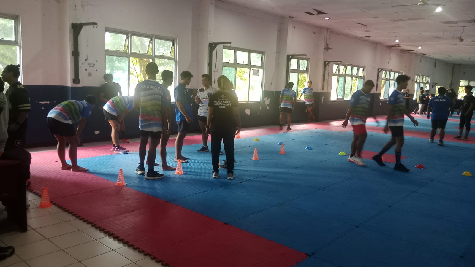 Tes parameter atlet tahap ketiga yang berlangsung di lantai 2 gedung KONI Kota Bogor, Senin 10 November 2025.