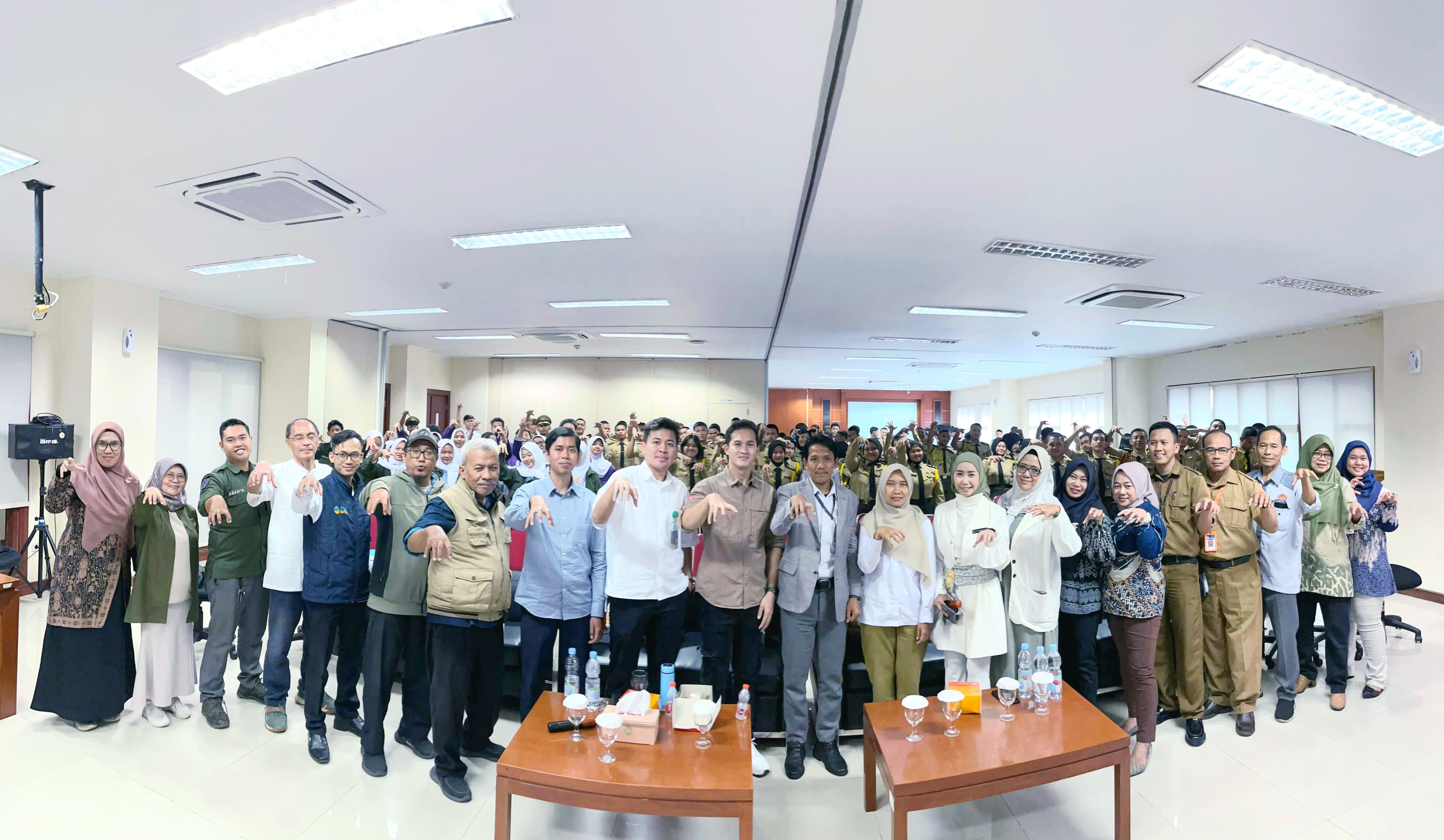 Roadshow Mangrove Goes to School Jawa Barat dilaksanakan SMK Kehutanan Bakti Rimba di Aula Universitas Terbuka.