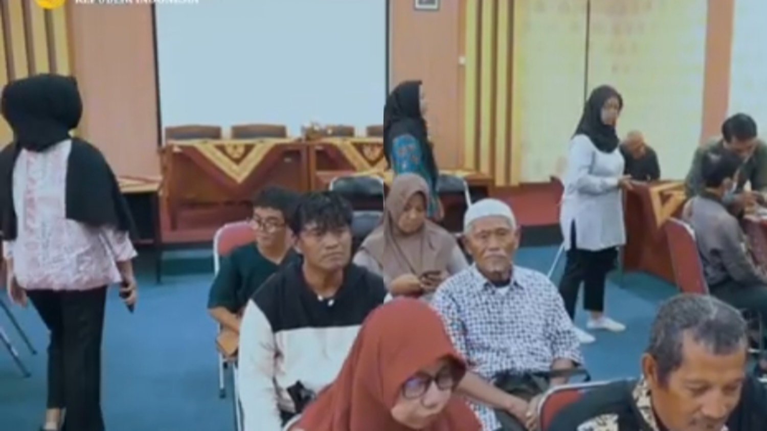 Ilustrasi KPM bansos antri mengambil bantuan.