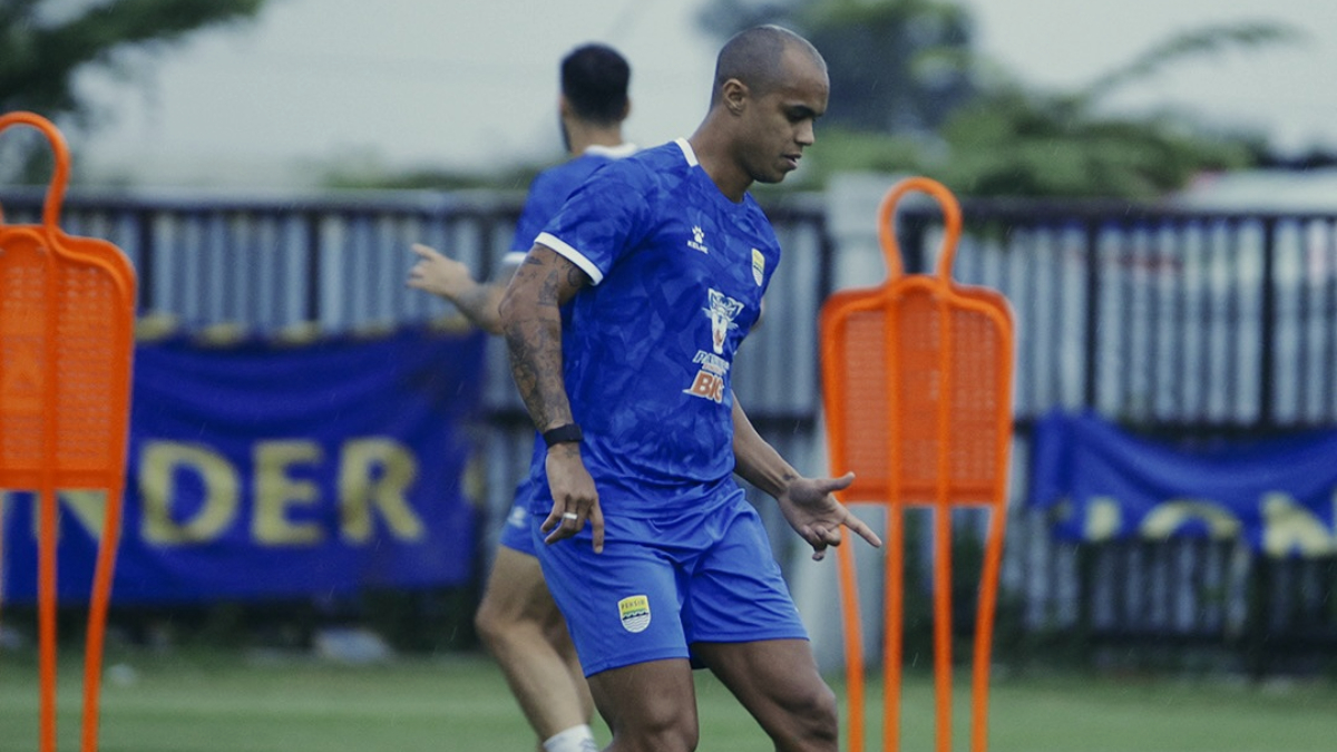 Para pemain Persib Bandung sedang berlatih.
