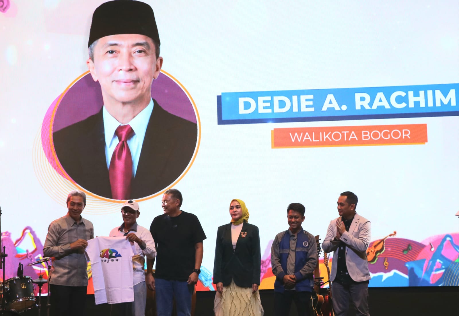 Walikota Bogor, Dedie A Rachim membuka festival musik Jazz Hujan, Selasa 11 November 2025 lalu.