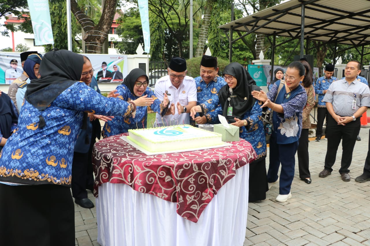 Dinas Kesehatan Kabupaten Bogor melaksanakan upacara peringatan di lapangan upacara Kantor Dinkes Kabupaten Bogor, Rabu 12 November 2025.