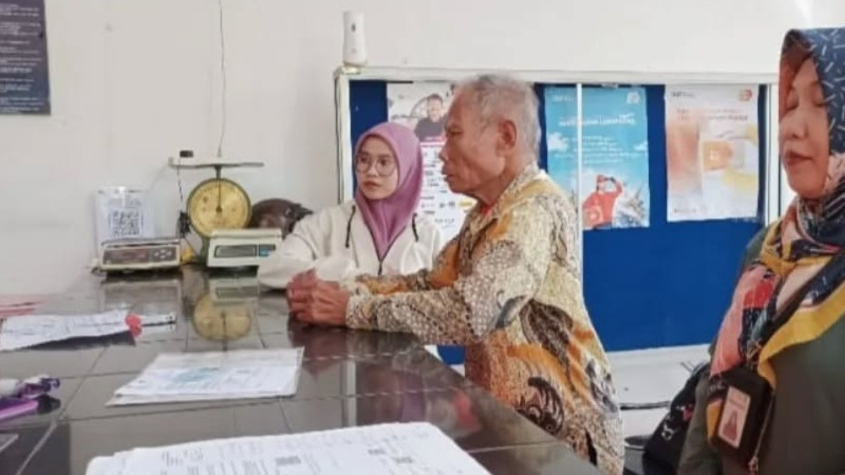 ilustrasi mengambil dana bansos BLT Kesra  dan beras.