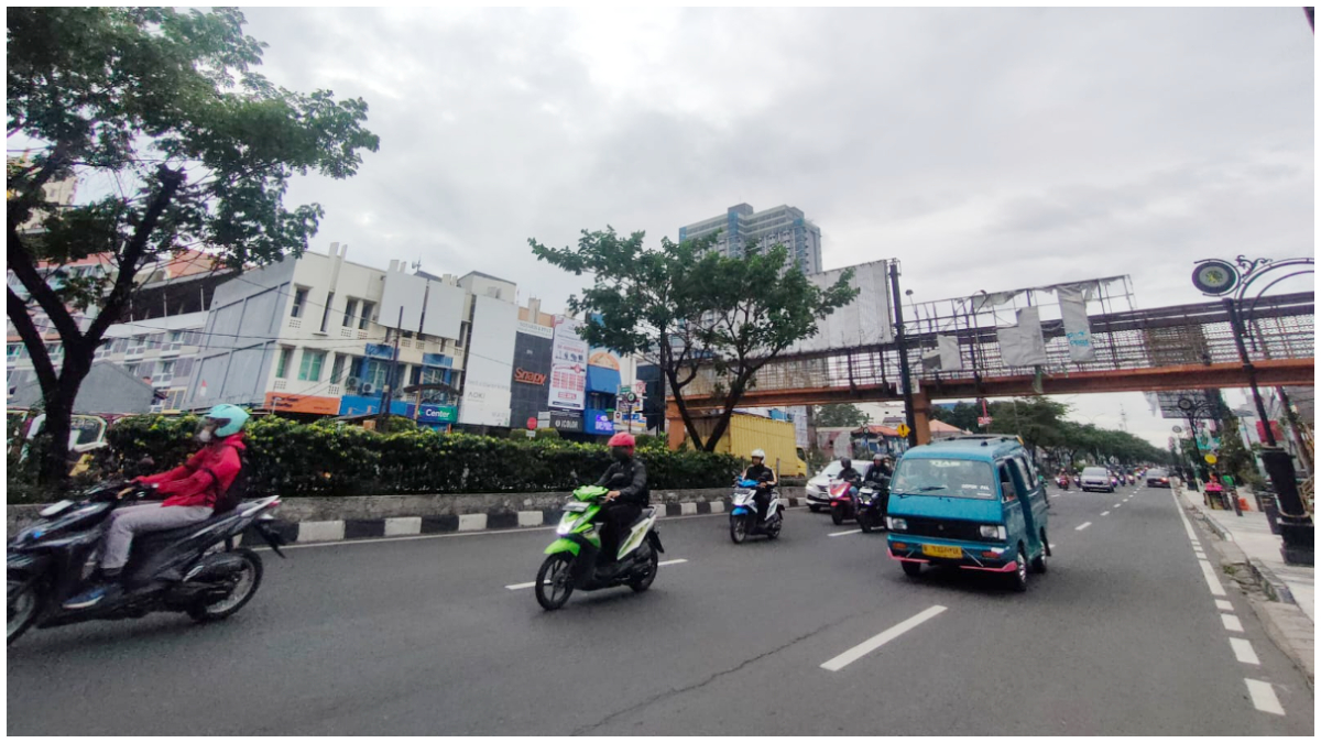 Suasana Jalan Margonda lenggang pada Jumat pagi 14 November 2025.