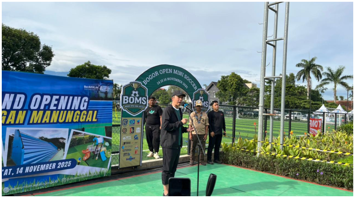 Wali Kota Bogor Dedie Rachim saat ceremony pembukaan Lapangan Manunggal.