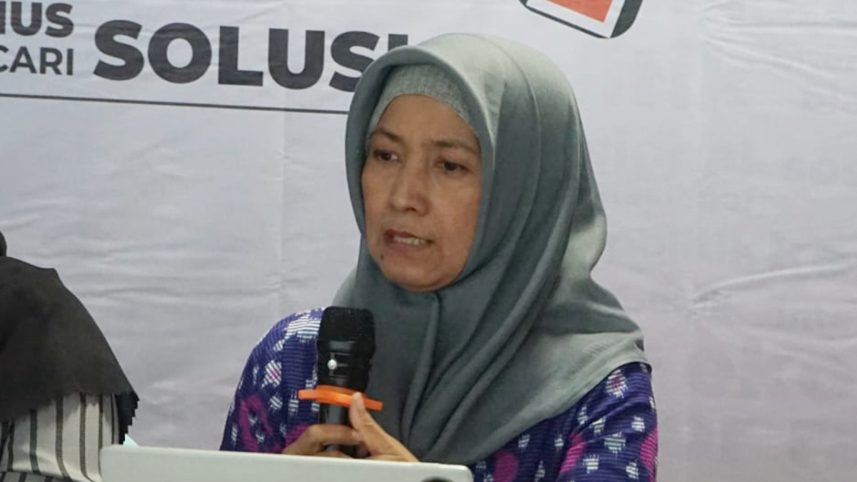 Hipnoterapis sekaligus relawan keluarga, Nina Marlina dalam forum OBSESI (Obrolan Serius untuk Mencari Solusi) yang digelar Radar Bogor.