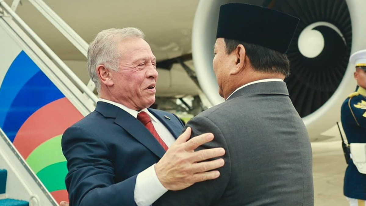 Presiden Prabowo Subianto menyambut dengan hangat kedatangan Raja Yordania.