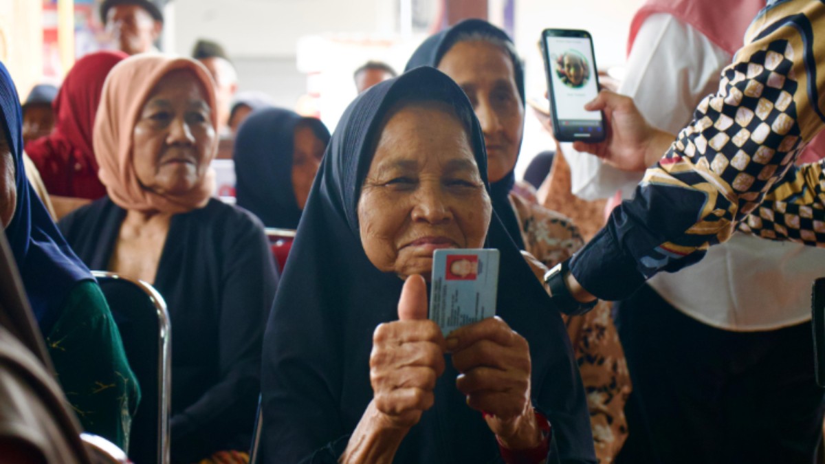 Penyaluran PKH tahap keempat, BPNT tahap keempat, dan BLTS Kesra melalui PT Pos Indonesia.