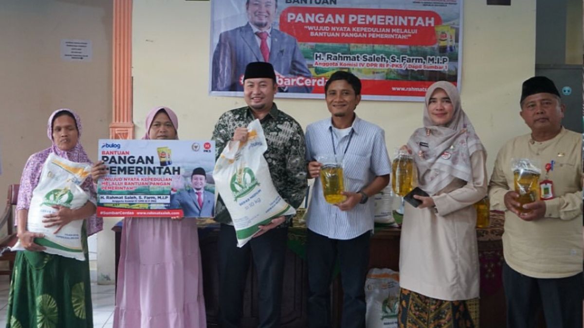 Ilustrasi pendistribusian bansos beras dan minyak goreng pada November 2025.