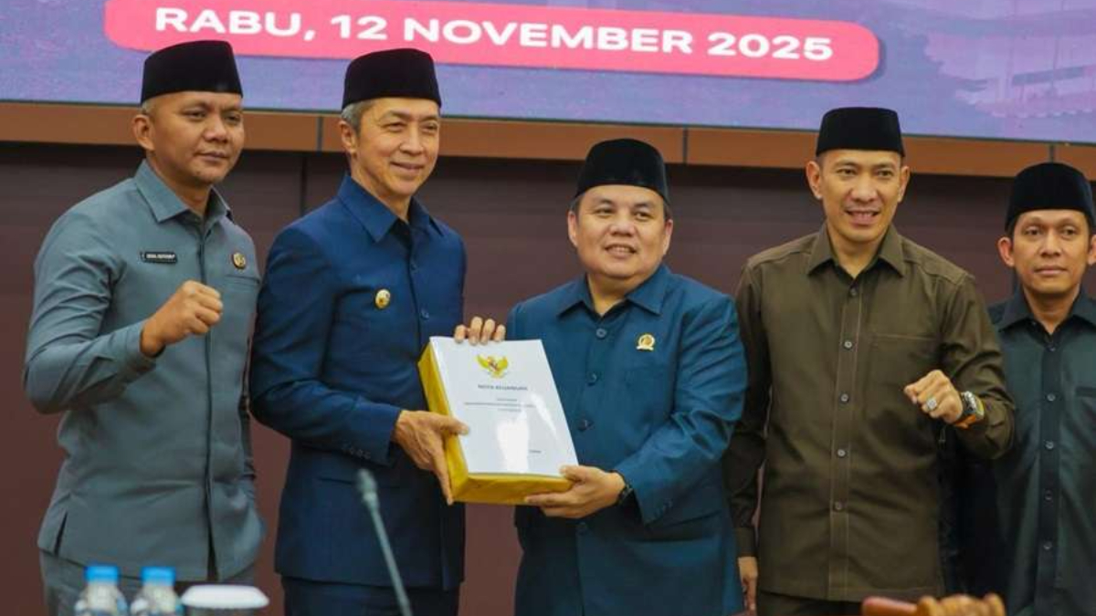 Wali Kota Bogor Dedie A Rachim saat hadir dalam Rapat Paripurna di Gedung DPRD Kota Bogor.&nbsp;