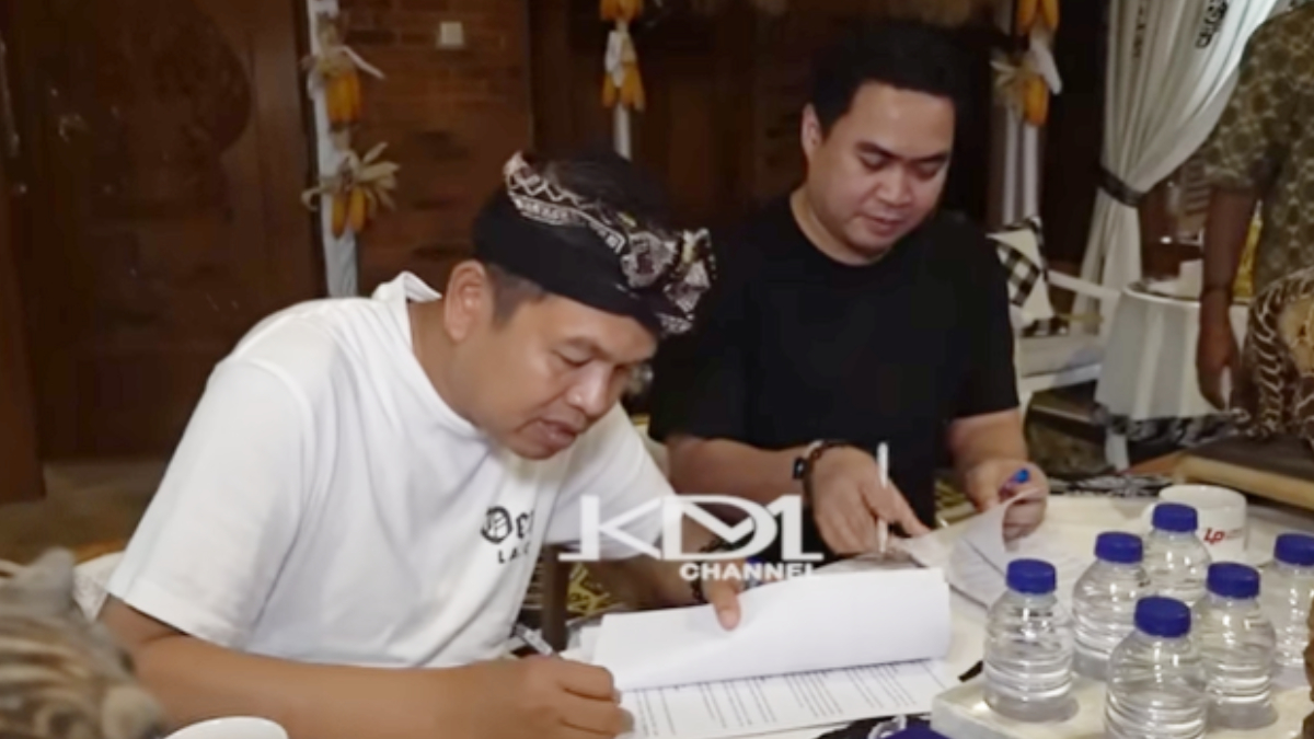 Gubernur Jawa Barat Dedi Mulyadi menandatangani kerja sama dengan&nbsp;Founder Bobibos M. Ikhlas Thamrin.&nbsp;