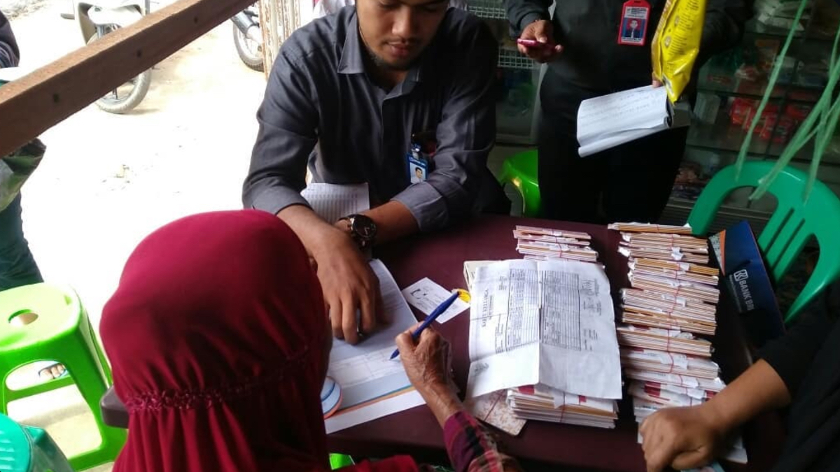 Ilustrasi penyaluran bansos BLT Kesra.