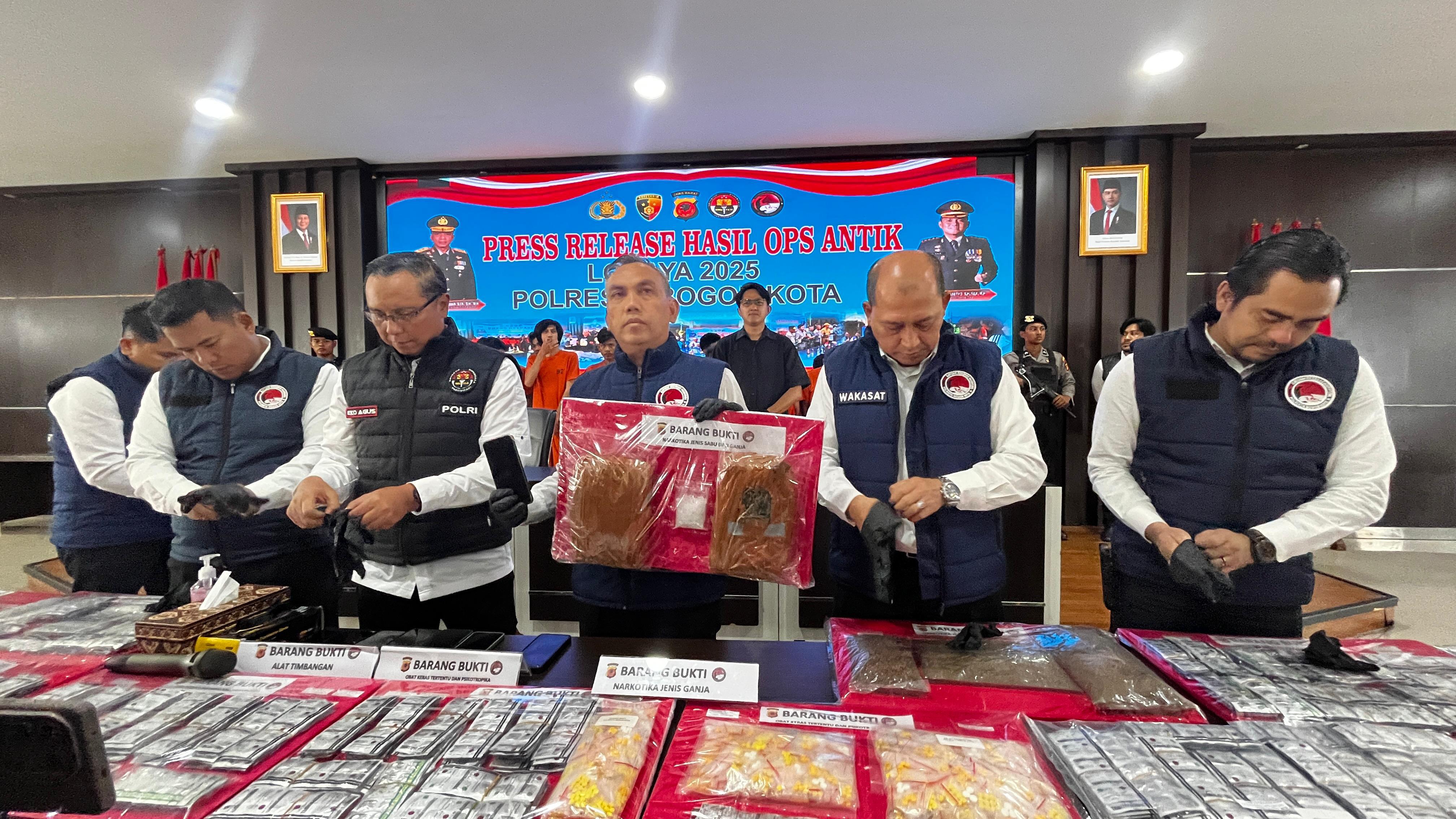 Polresta Bogor Kota saat mengungkap kasus peredaran narkoba sepanjang bulan November 2025.