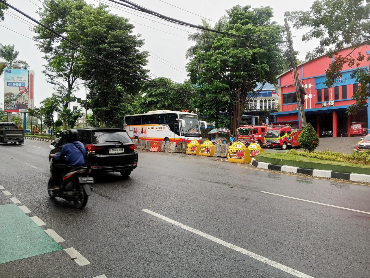 Kondisi terkini akses U Turn dekat Ekalokasari atau depan Mako Damkar, Jalan Raya Pajajara, Kota Bogor, yang sudah ditutup.