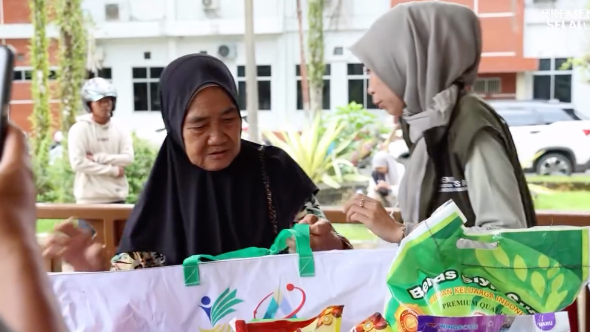 Ilustrasi penyaluran bansos PKH, BPNT dan bantuan pangan.