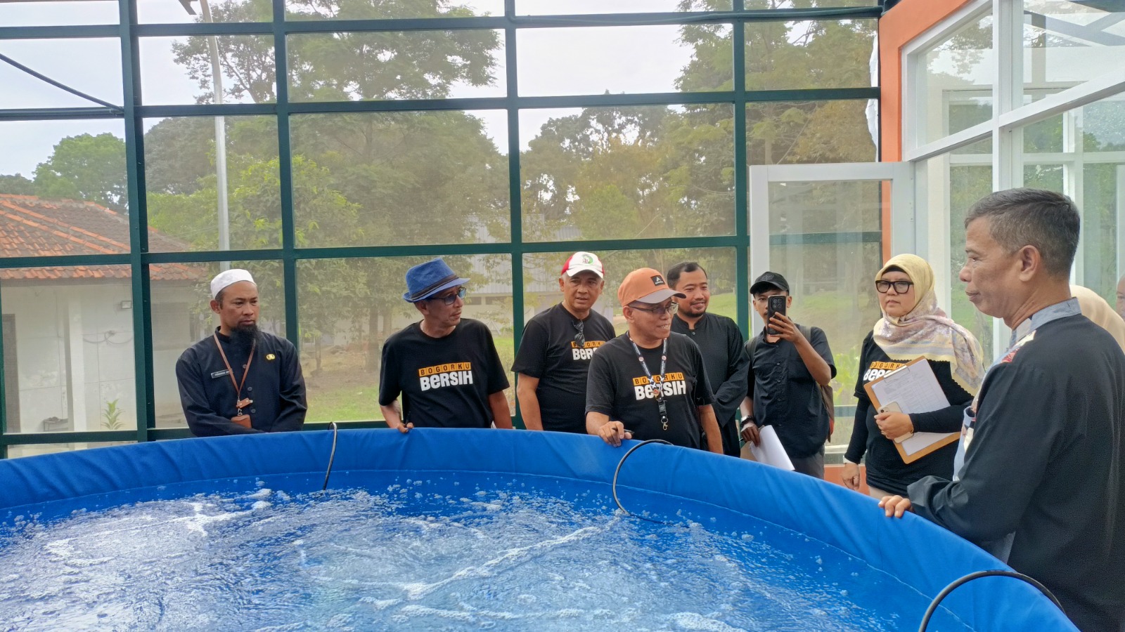 Juri kehormatan Bogorku Bersih saat mendatangi kantor DKPP Kota Bogor melakukan penilaian langsung.