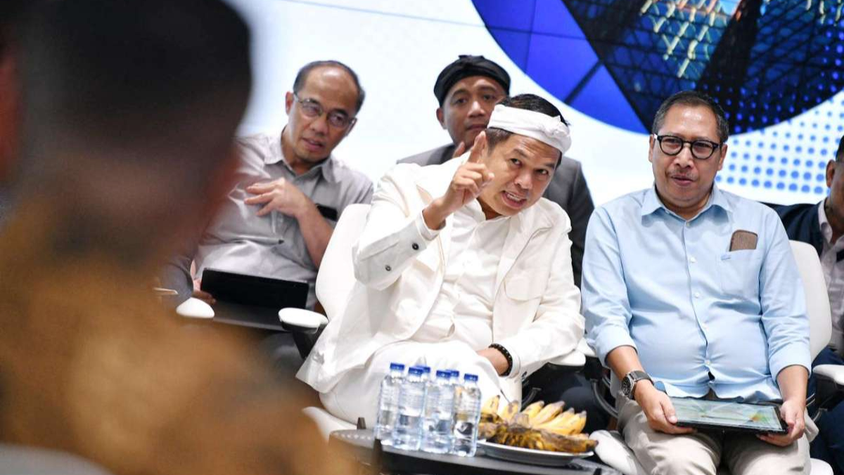 Gubernur Jawa Barat Dedi Mulyadi dalam Rapat Koordinasi membahas penataan Daerah Aliran Sungai (DAS)&nbsp;belum lama ini.