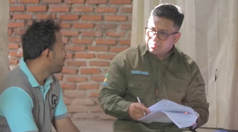 Ilustrasi pendamping sosial terkait pencairan bansos PKH tahap dua, tiga, dan empat