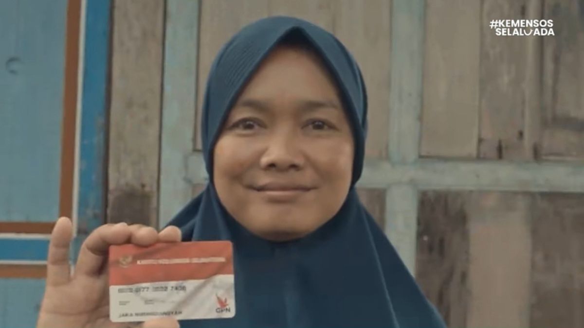 Ilustrasi KPM penerima bansos PKH lewat mesin ATM bank Himbara.