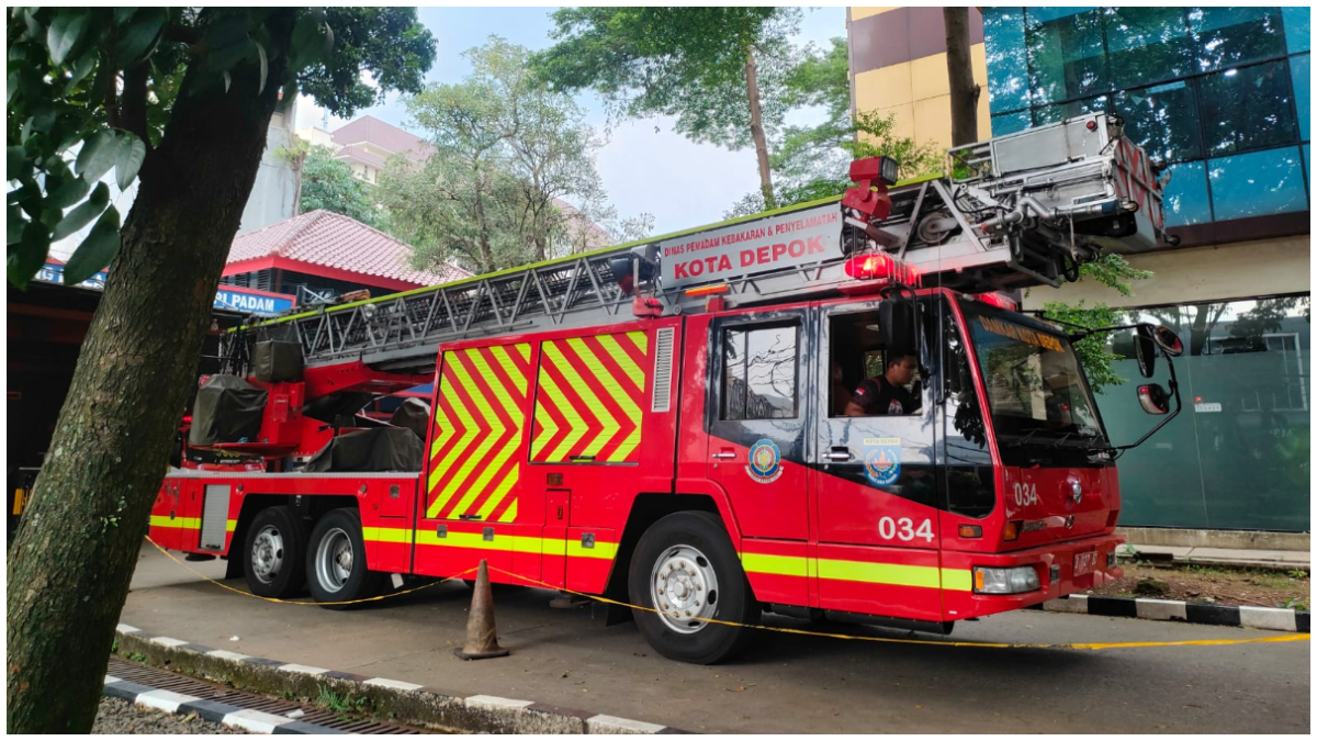 Mobil Damkar Kota depok.