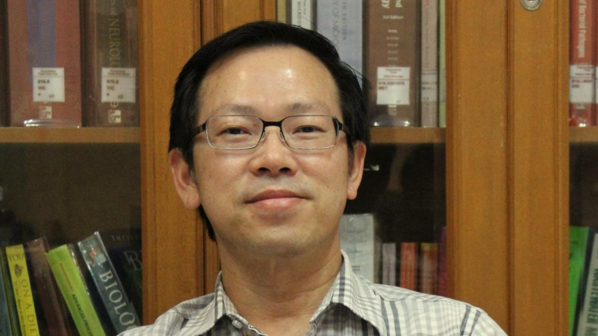 Guru Besar Fakultas Matematika dan Ilmu Pengetahuan Alam IPB University, Prof Antonius Suwanto menjelaskan manfaat makanan fermentasi.