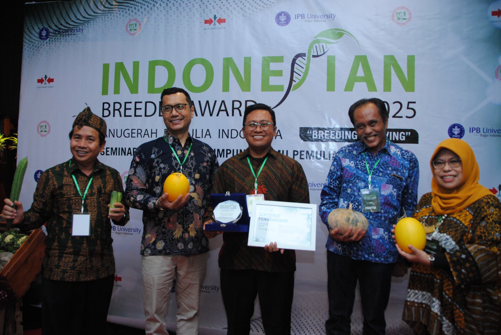 PERIPI bersama IPB University dan PT East West Seed Indonesia (EWINDO) menggelar Indonesian Breeder Award (IBA) 2025.
