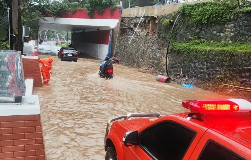 Terowongan Bilanopa salah satu terowongan di Babakan madang, Kabupaten Bogor, yang menjadi rutinitas banjir saat hujan.