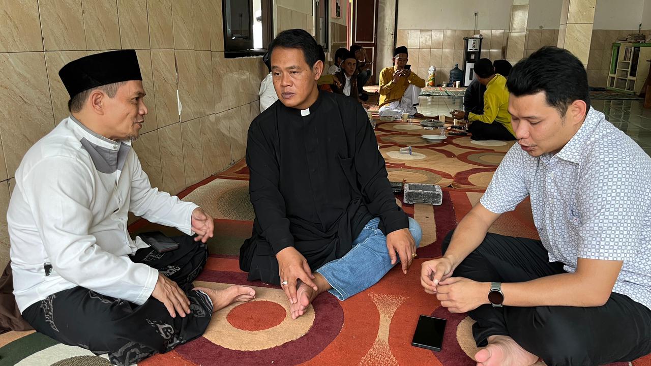 Sejumlah tokoh agama saat melakukan pertemuan dan membahsa pentingnya persatuan dan kesatuan di Kota Bogor.