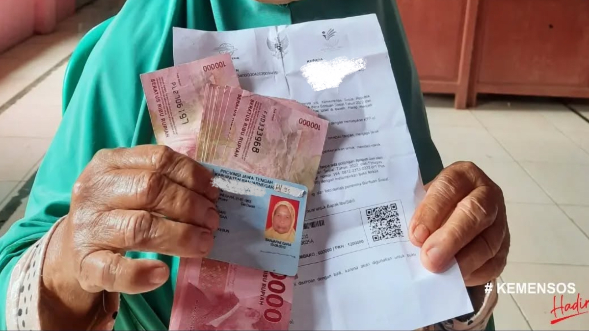 Ilustrasi KPM menarik bansos PKH BPNT dan BLT Kesra.