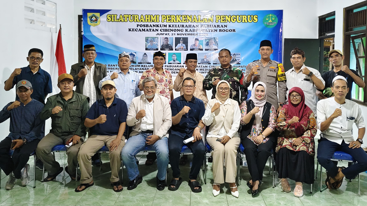 Silaturahmi perkenalan pengurus posbankum Kelurahan Pabuaran, Kecamatan Cibinong, Kabupaten Bogor, Jumat, 21 November 2025.