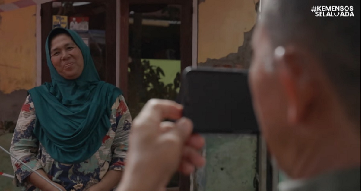 Ilustrasi KPM penerima bansos PKH BPNT yang didatangi oleh pendamping sosial.
